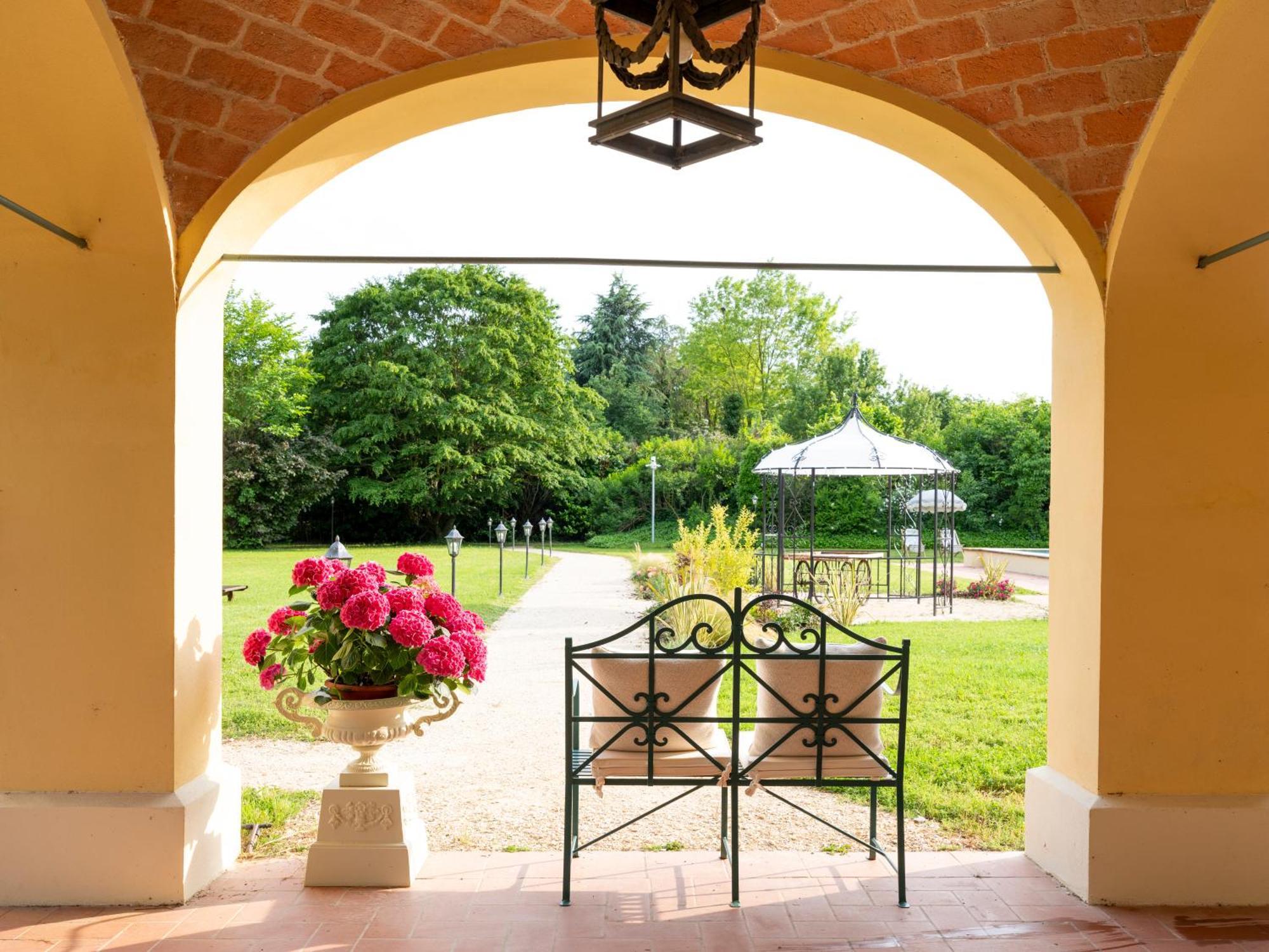 Elizabeth Country House, A Member Of Design Hotels Minerbio Exterior photo